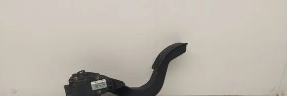 Volkswagen PASSAT B5 Accelerator throttle pedal 8D1721523 040800 6PV00777007