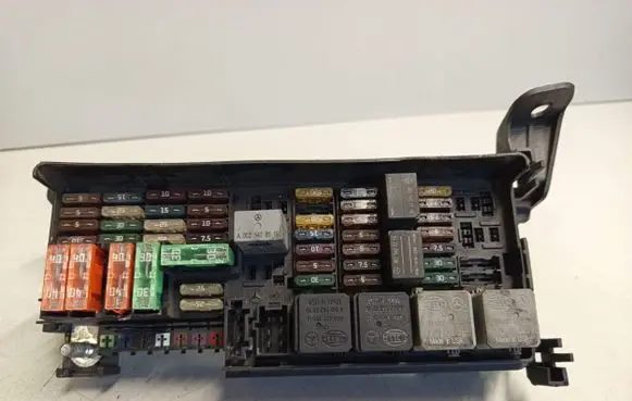 Mercedes-Benz ML W164 Fuse module A1645451740 1645403372