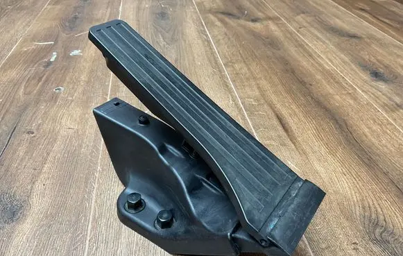 Mercedes-Benz E W213 Accelerator throttle pedal A2053000004