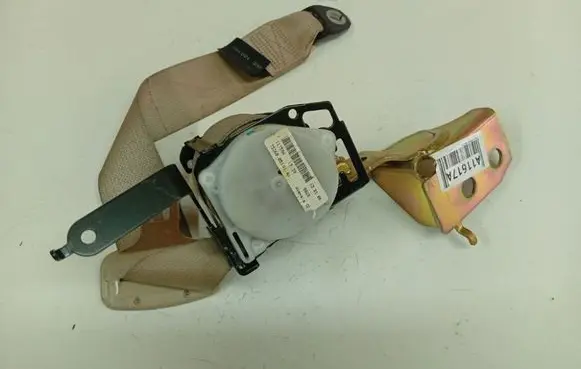 Toyota Avensis T250 Rear seatbelt 7336005101