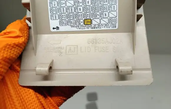 Subaru Outback (BS) Fuse box cover 66135aj02a