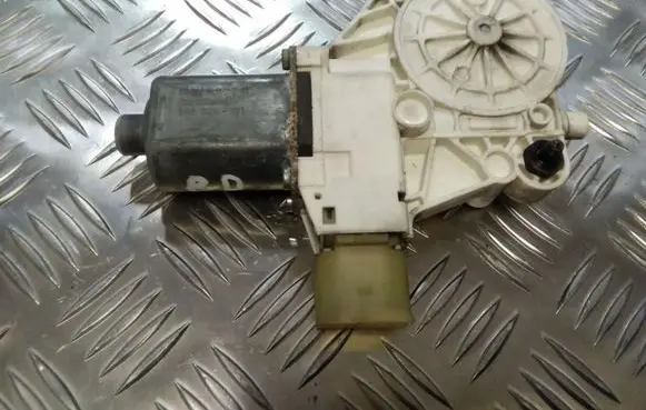 BMW 1 E81 E87 Front door window regulator motor 6927027 0130822226