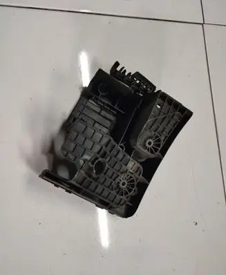 Volkswagen PASSAT B6 Battery bracket 