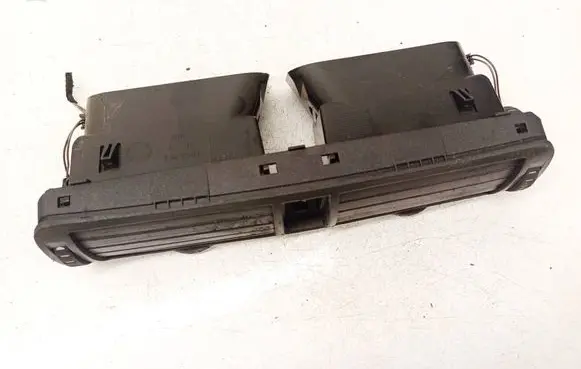 Skoda Superb B5 (3U) Dash center air vent grill 3U0820951A