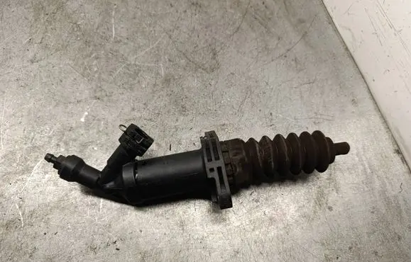 BMW 3 E90 E91 Clutch master cylinder 6785964