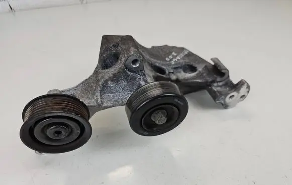 KIA Sportage Generator/alternator bracket 