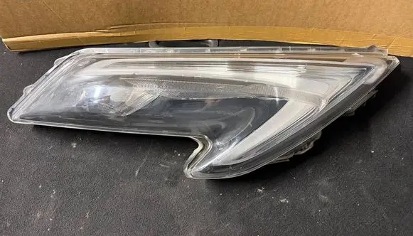 Nissan Juke I F15 Headlight/headlamp