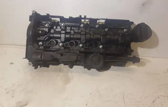 BMW 1 F20 F21 Rocker cam cover 8581798 15265812
