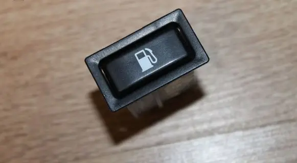 Toyota Avensis T250 Fuel tank opening switch 156795