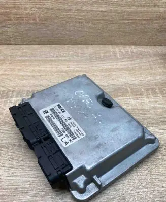 Opel Vectra B Engine control unit/module ECU 90508986 0281001633