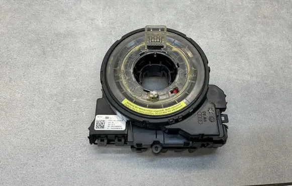 Audi A4 S4 B8 8K Airbag slip ring squib (SRS ring) 8K0953568F