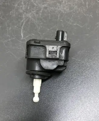 Volvo S40, V40 Headlight level adjustment motor 00728232