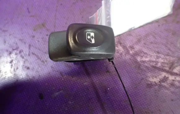 Renault Scenic I Quarter vent window switch 432963K