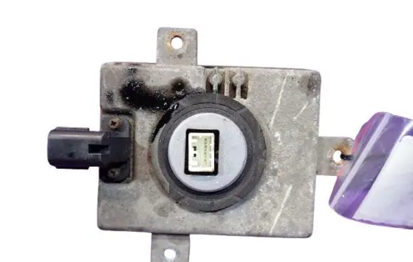 Mazda 3 I Voltage converter/converter module 