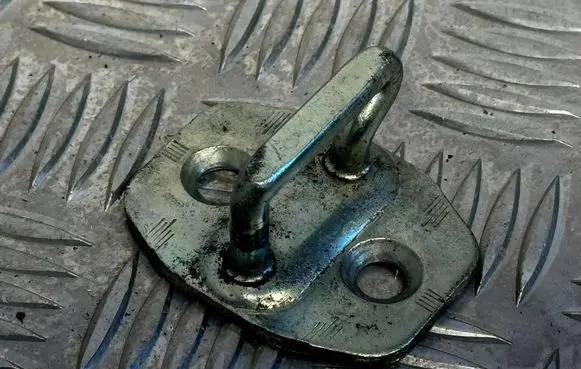 Mercedes-Benz Sprinter W901 W902 W903 W904 Front door lock loop/hook striker A9067200004 Z6S008