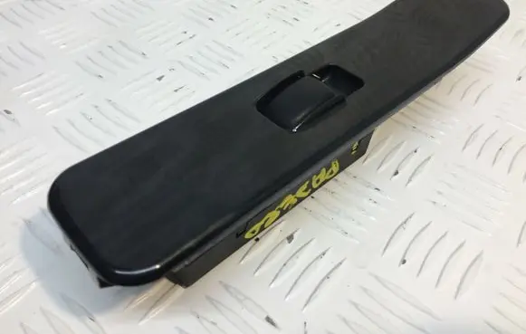 Mitsubishi Pajero Electric window control switch 8608A050XA