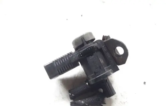 Volkswagen Golf V Vacuum valve 1J0906283C
