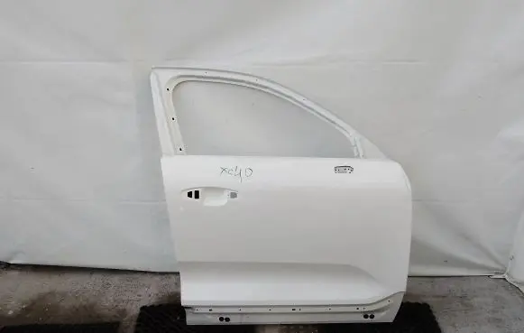 Volvo XC40 Front door