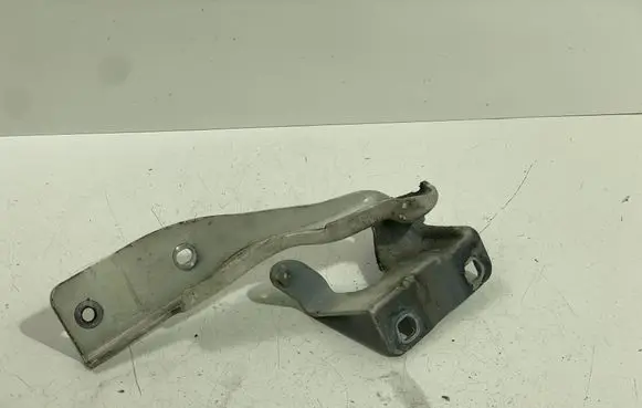 Engine bonnet/hood hinges