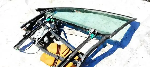 Audi A4 S4 B5 8D Front door window/glass frame 