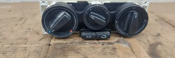 Volkswagen PASSAT B5 Climate control unit 1J0820045E 659498K09 901510940001