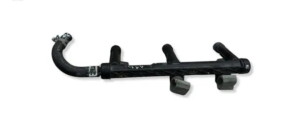 Audi A5 8T 8F Fuel distributor 06E133682C