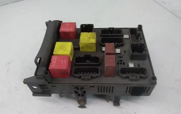 Renault Laguna II Fuse module 8200283811 8200004201E 518831003