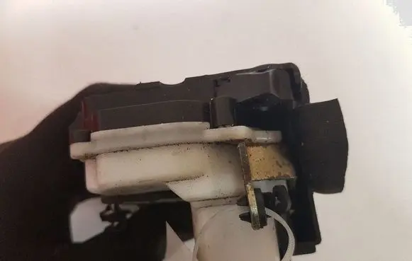 Peugeot 607 Front door lock