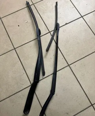BMW 7 F01 F02 F03 F04 Front wiper blade arm 7182594 7182459