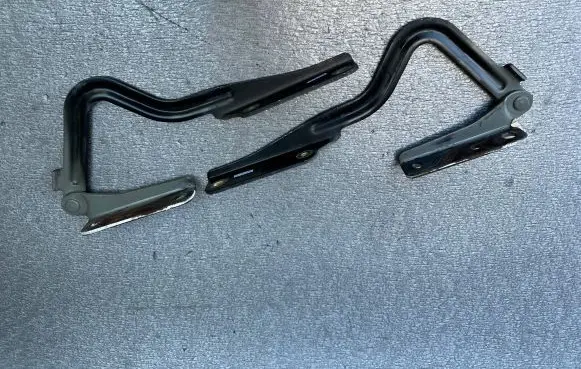Nissan Patrol Y61 Engine bonnet/hood hinges 65401VB000 65400VB000