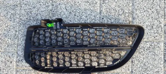 Volkswagen Touareg I Front bumper lower grill