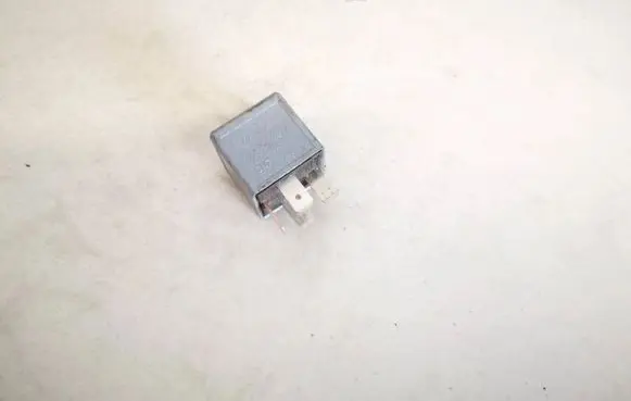 Volkswagen PASSAT B5.5 Other relay 8d0951253a v23134-b52-x301