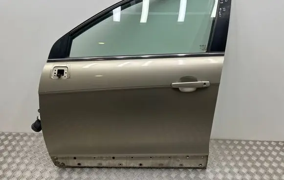 Chevrolet Captiva Front door