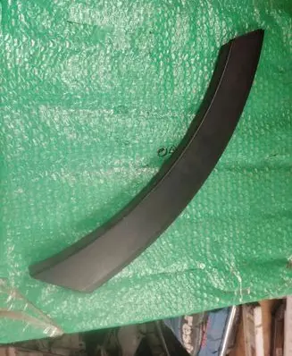 Rear fender molding trim