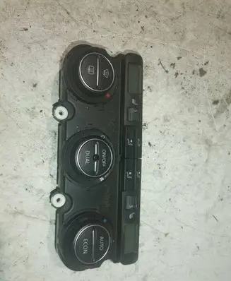 Volkswagen PASSAT B5.5 Climate control unit 74677532