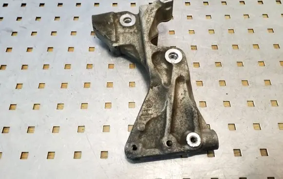 Chrysler Grand Voyager V Generator/alternator bracket 90513137F