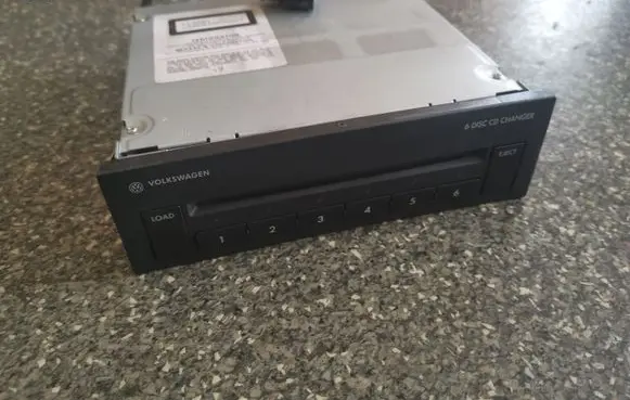 Volkswagen PASSAT B6 CD/DVD changer 3C0035110