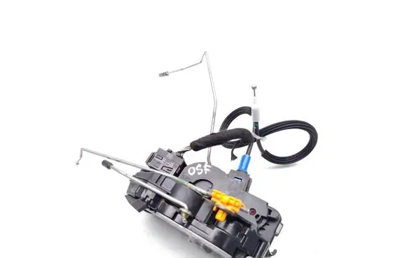 Opel Mokka Front door lock 1355684