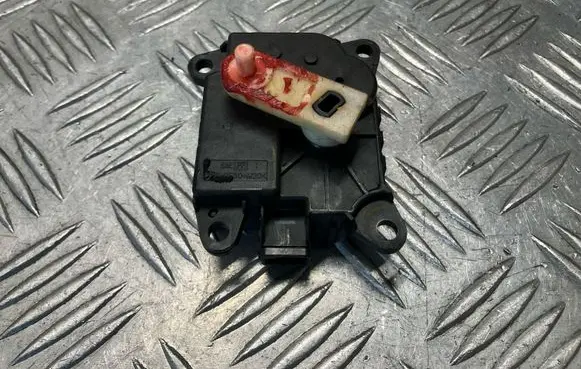 Nissan Juke I F15 Air flap motor/actuator 277301KA0A