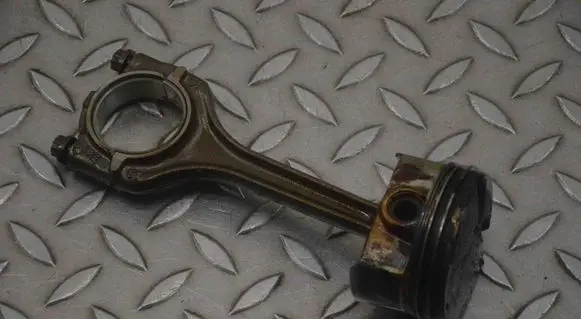 Volkswagen Polo V 6R Piston 04EE