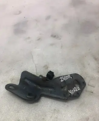 Opel Mokka B Intercooler pipe mounting bracket 9836330880