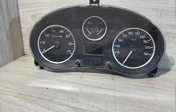 Peugeot Partner Speedometer (instrument cluster) 5550013101