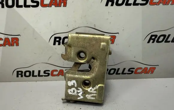 Volkswagen PASSAT B3 Rear door lock 357839016D
