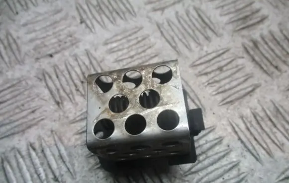 Nissan Micra Coolant fan relay 8200045082