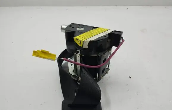 Maserati Quattroporte Rear seatbelt 33016311D