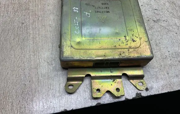 Mitsubishi Colt Engine control unit/module K8t77671 Md127945