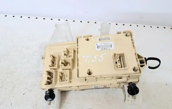 Toyota Corolla Verso AR10 Fuse module 892210F010