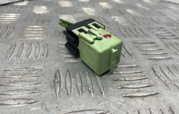 BMW 5 E60 E61 Other relay V23134K59X312 8373700 6136