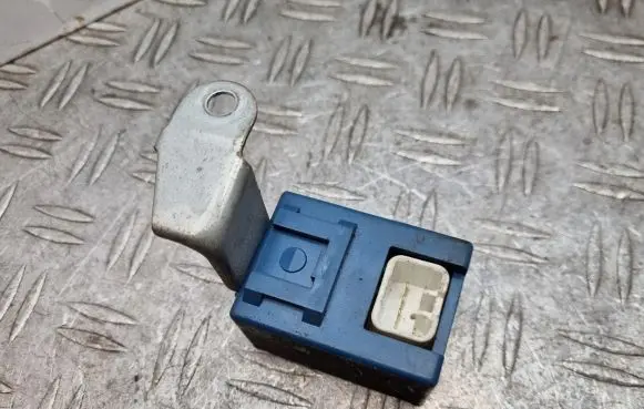 Toyota Land Cruiser (J100) Window wiper relay 8594060110 0521003060
