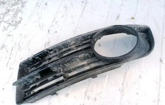 Volkswagen Touran I Front bumper lower grill 1T0853665A 1T0.853.665.A